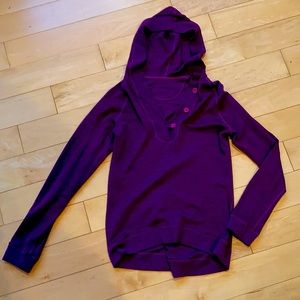 Mint condition icebreaker hoodie with button detain